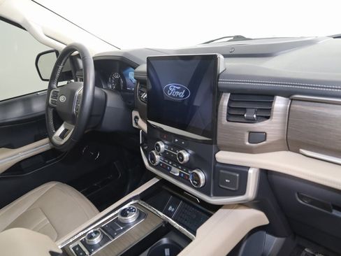 Used 2022 Ford Expedition Limited image 43