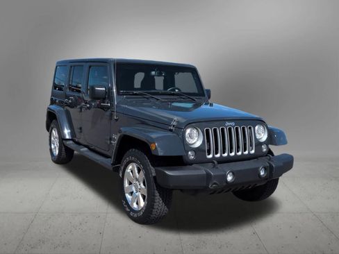 Used 2017 Jeep Wrangler Unlimited Sahara AWD/4WD image 8