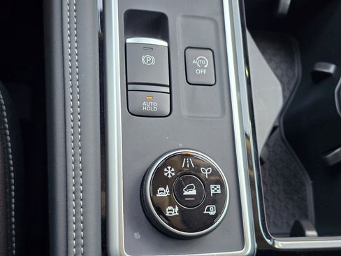 New 2026 Nissan Pathfinder Platinum AWD/4WD image 21