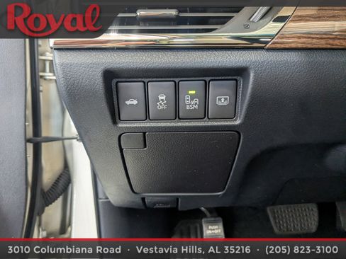 Used 2015 Toyota Avalon Limited image 17