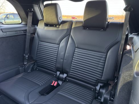 New 2026 Land Rover Discovery Limited Edition AWD/4WD image 29