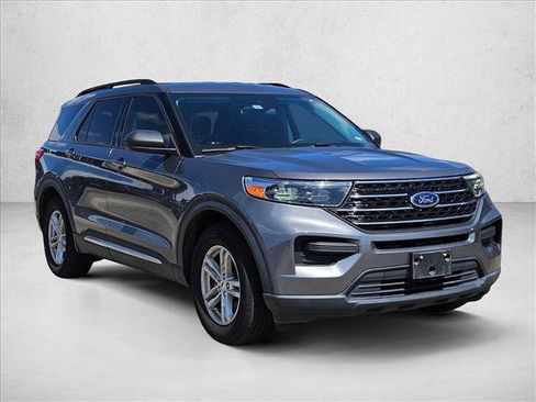 Used 2021 Ford Explorer XLT RWD image 3