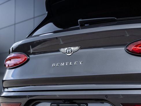 Used 2022 Bentley Bentayga image 12