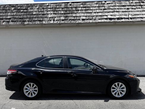 Used 2020 Toyota Camry LE image 7