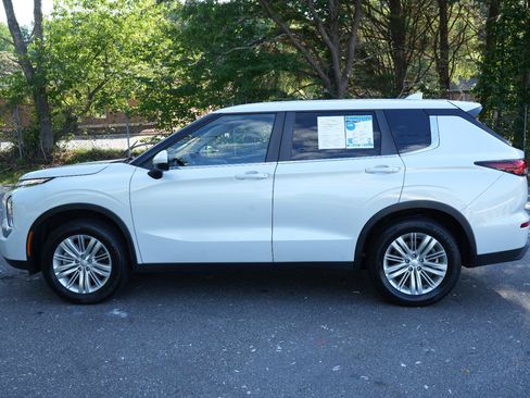 Used 2024 Mitsubishi Outlander ES FWD image 4