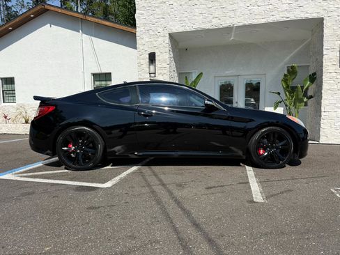 Used 2011 Hyundai Genesis 3.8 RWD image 15