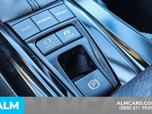 Used 2025 Toyota Camry LE image 40