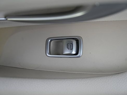 Used 2019 Mercedes-Benz E 300 4MATIC image 37