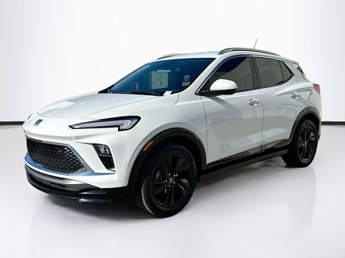 Used 2024 Buick Encore GX Sport Touring image 3