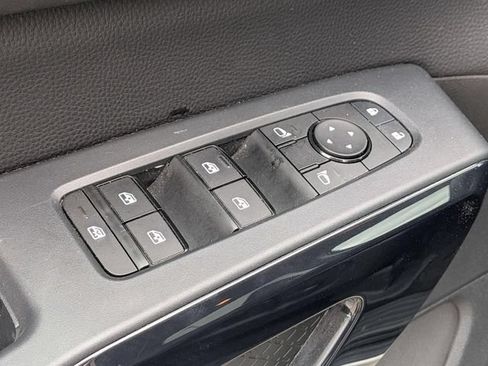 Used 2025 Nissan Pathfinder SV FWD image 21