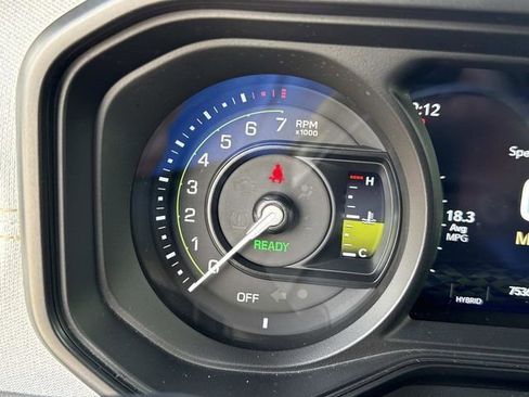 Used 2025 Jeep Wrangler Unlimited Sahara AWD/4WD image 31