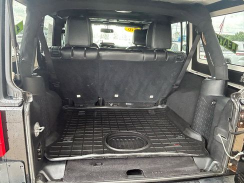 Used 2016 Jeep Wrangler Unlimited Rubicon AWD/4WD image 17
