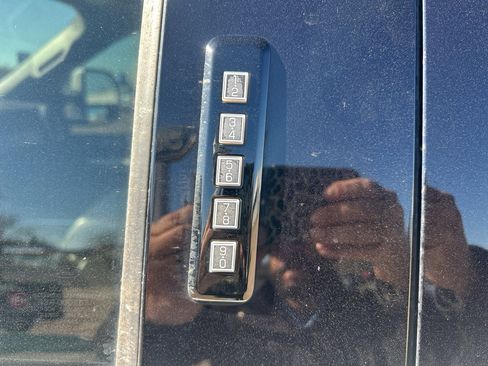 Used 2019 Ford F250 Lariat w/ Lariat Ultimate Package image 19