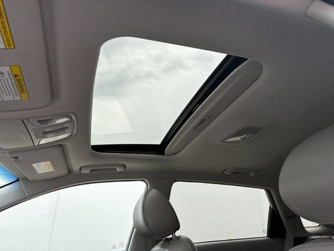 Used 2017 Kia Niro Touring w/ Advanced Technology Package image 44