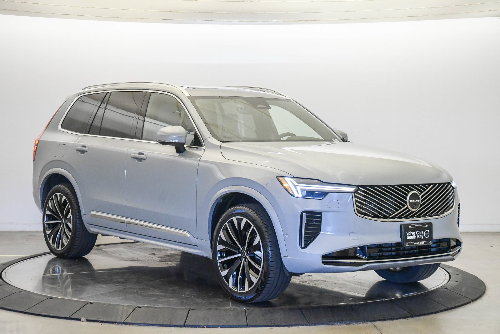 Certified 2026 Volvo XC90 B6 Plus AWD/4WD image 6