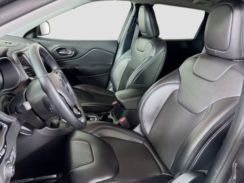 Used 2020 Jeep Cherokee Latitude Plus image 21