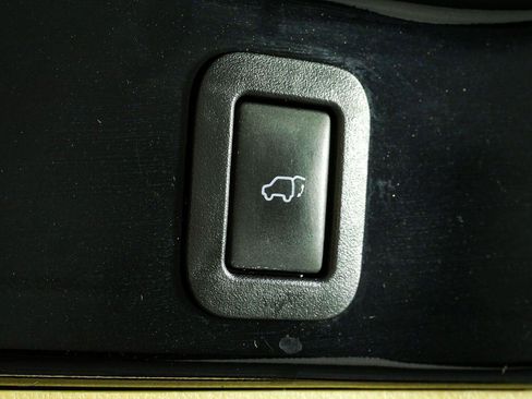 Used 2018 Toyota Highlander XLE FWD image 35