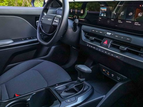 Certified 2025 Kia K4 FWD image 24