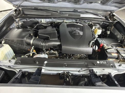 Used 2019 Toyota Tacoma SR5 image 28