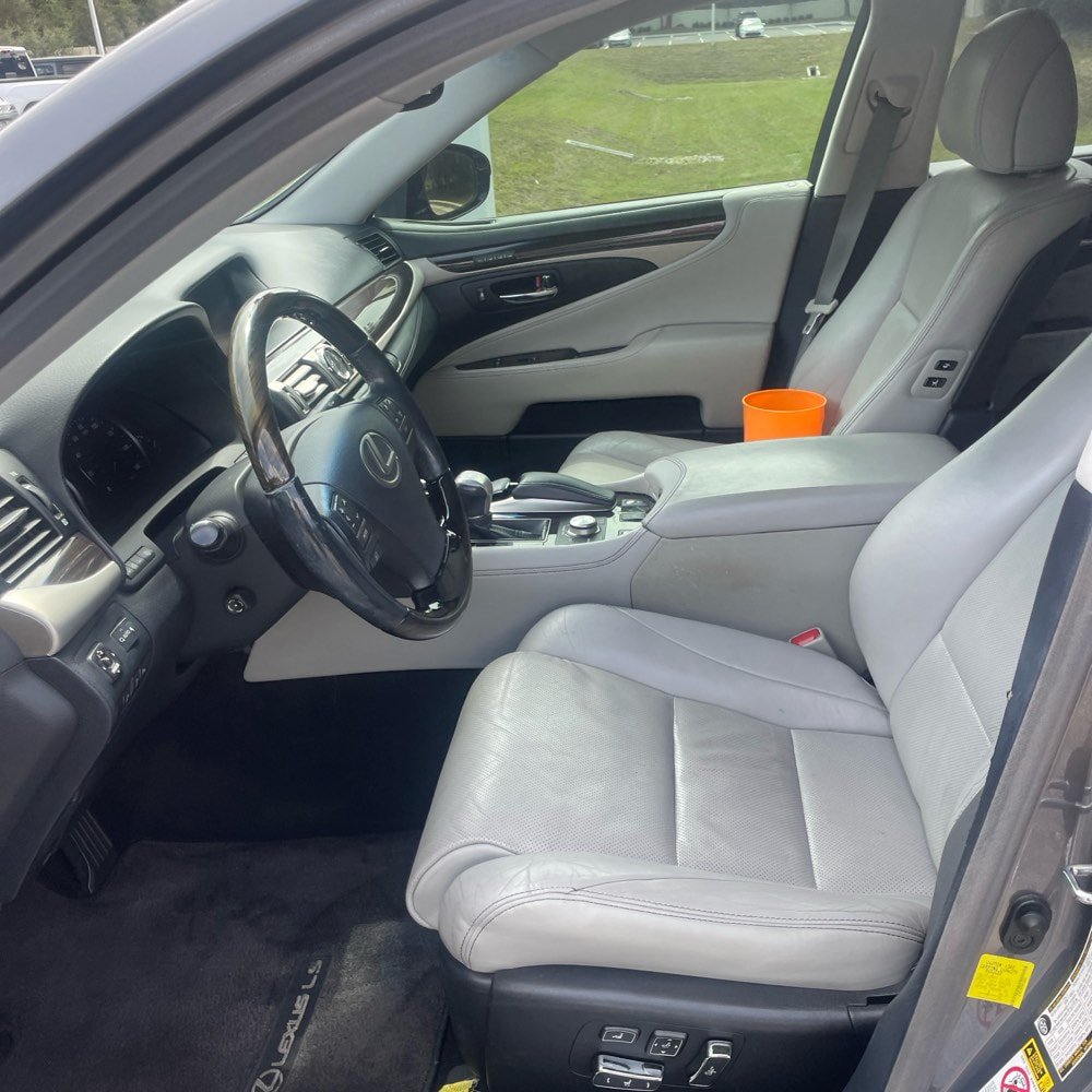 Used 2014 Lexus LS 460 w/ Comfort Package RWD image 3