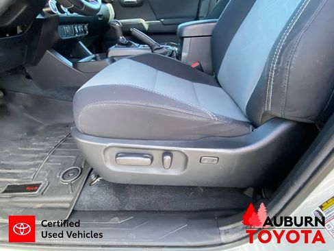 Certified 2022 Toyota Tacoma TRD Off-Road AWD/4WD image 36