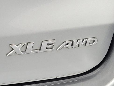 Used 2018 Toyota Highlander XLE AWD/4WD image 10
