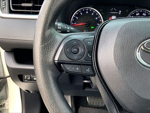 Used 2019 Toyota RAV4 XLE FWD image 23