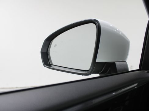 Used 2024 Volkswagen Taos SEL image 18