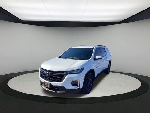 Used 2023 Chevrolet Traverse RS image 4