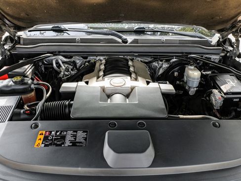 Used 2017 Cadillac Escalade Platinum image 43