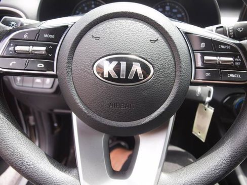 Used 2019 Kia Forte LXS FWD image 9