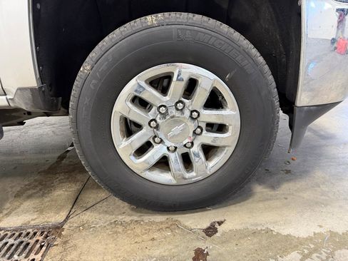 Used 2016 Chevrolet Silverado 2500 LT w/ LT Convenience Package image 4