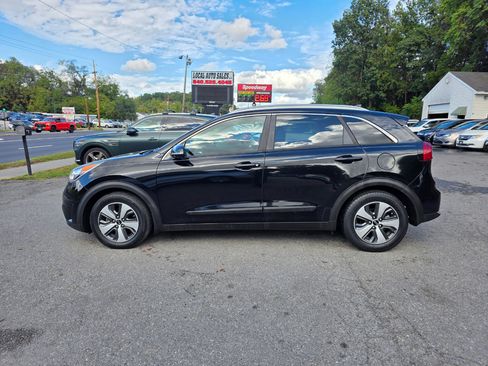 Used 2017 Kia Niro EX image 8