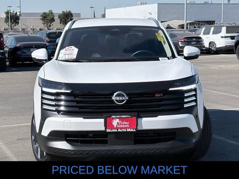Used 2025 Nissan Kicks SR FWD image 3