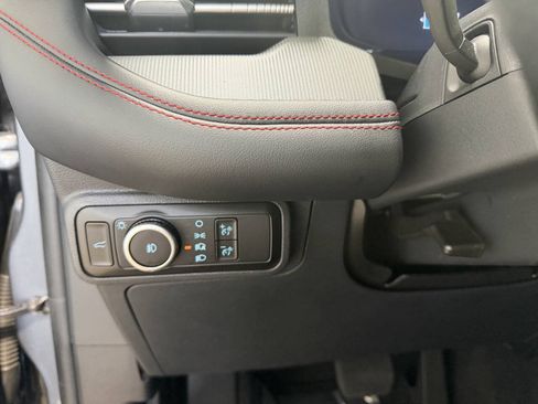 Used 2025 Ford Explorer ST-Line w/ ST-Line Street Pack AWD/4WD image 20