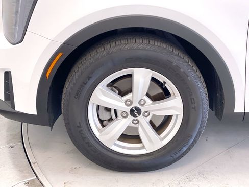 Certified 2025 Kia Sorento LX image 12