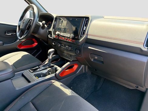 Used 2025 Nissan Frontier PRO-4X AWD/4WD image 13