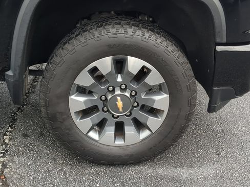 Used 2023 Chevrolet Silverado 2500 Custom w/ Custom Value Package AWD/4WD image 12