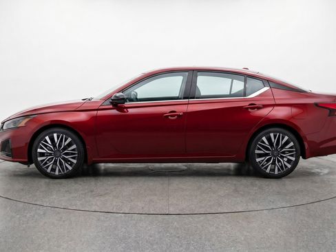 Used 2025 Nissan Altima 2.5 SV FWD image 5