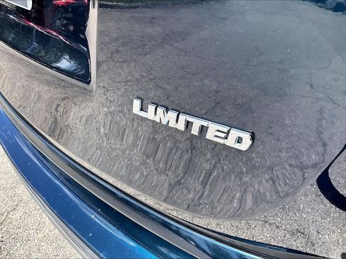 Used 2018 Toyota RAV4 Limited FWD image 10