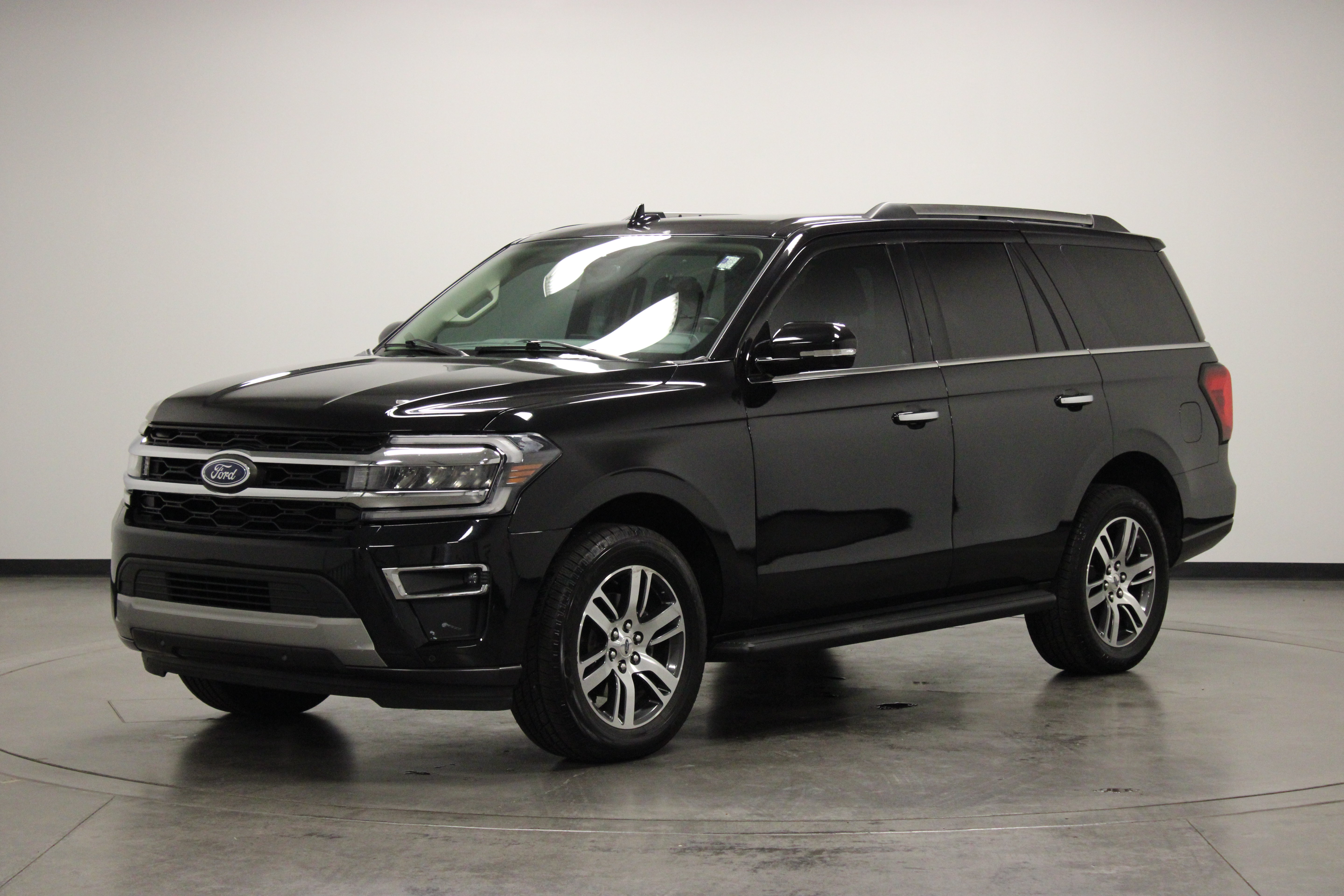 Used 2024 Ford Expedition Limited AWD/4WD image 4