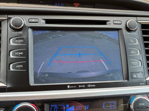 Used 2016 Toyota Highlander XLE AWD/4WD image 10