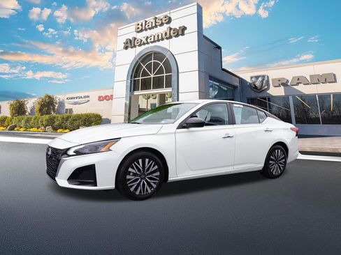 Used 2025 Nissan Altima 2.5 SV FWD image 9