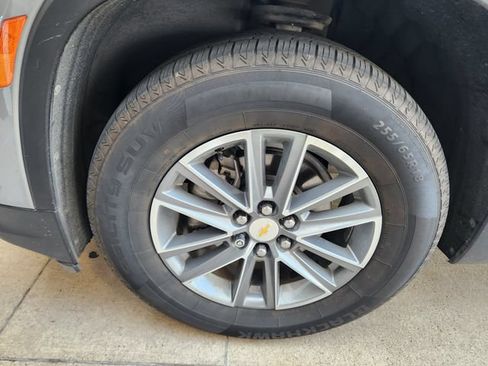 Used 2023 Chevrolet Traverse LT FWD image 8