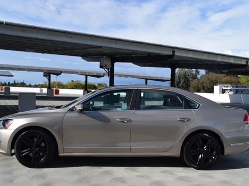 Used 2015 Volkswagen Passat TDI SE image 10