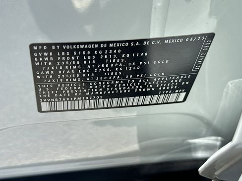 Used 2023 Volkswagen Tiguan SE w/ Panoramic Sunroof Package FWD image 31