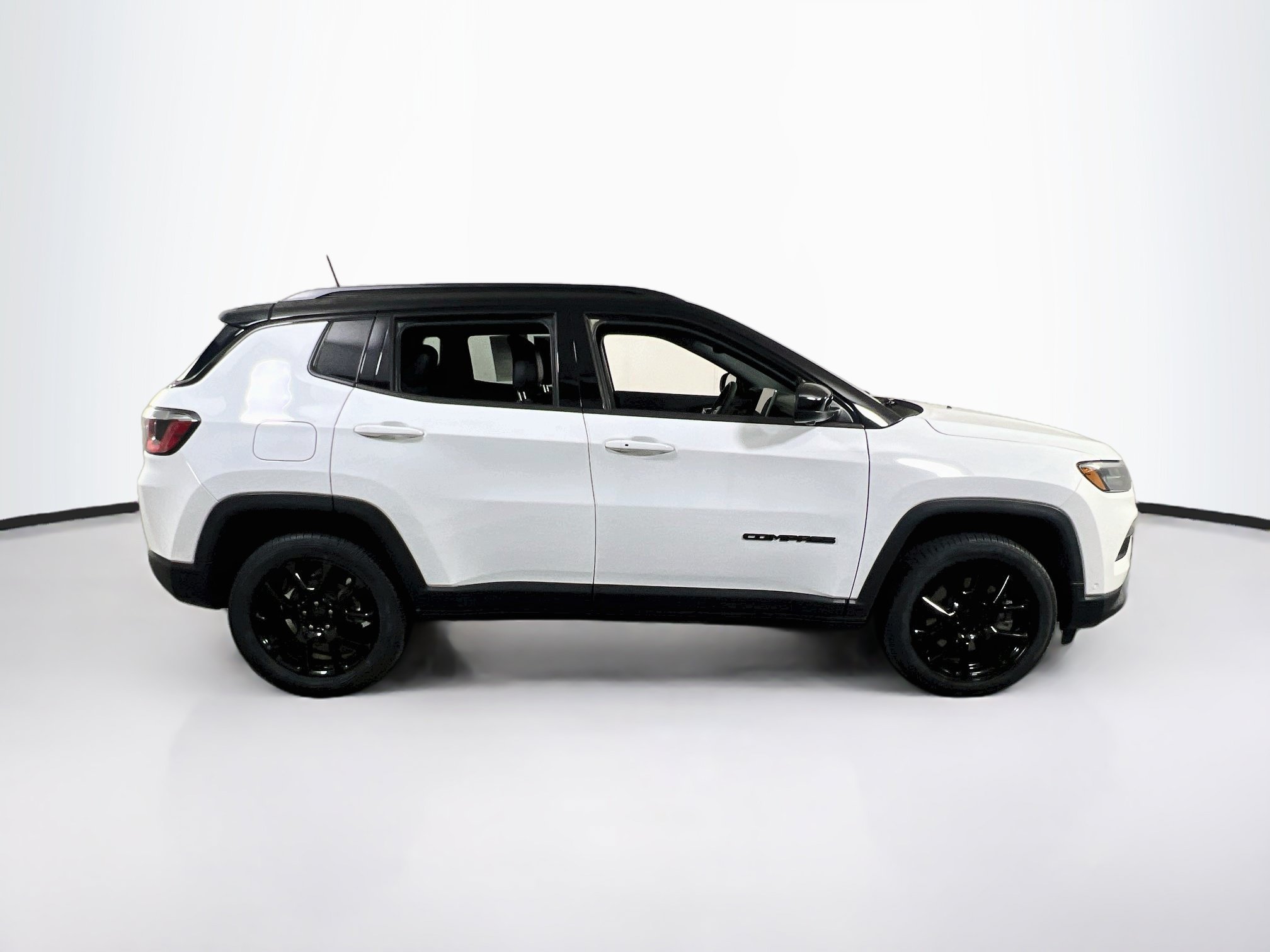Used 2023 Jeep Compass Latitude w/ Convenience Group AWD/4WD image 4