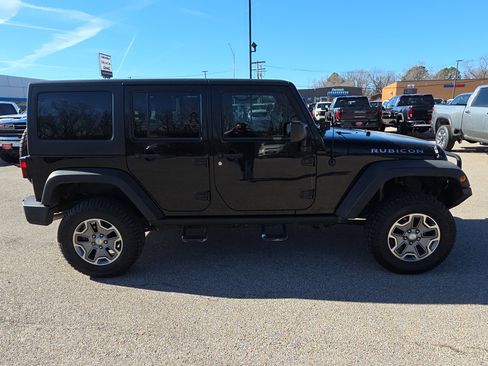 Used 2017 Jeep Wrangler Unlimited Rubicon w/ Max Tow Package image 9