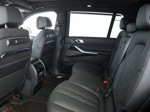 Used 2025 BMW X7 M60i image 19