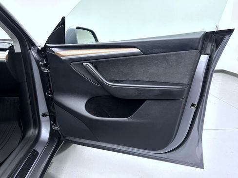 Used 2024 Tesla Model Y Performance image 16